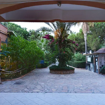 كلوب تورتاس بيتش - الشامل كليًا منتجع