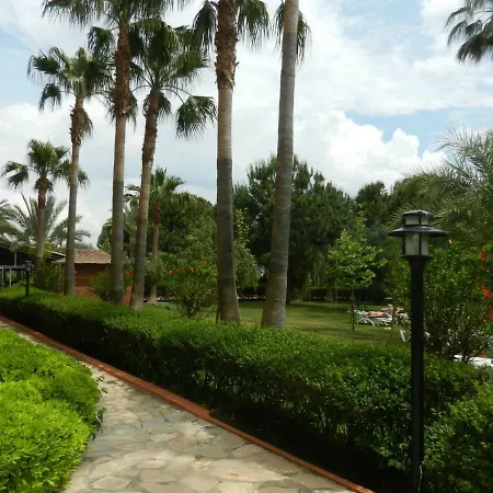 كلوب تورتاس بيتش - الشامل كليًا 4* كوناكلي